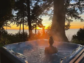 Oceanfront Oasis, HotTub, Walk to Beach - Image 3