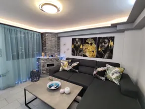 Anastasia's apartment with yard - Image 4