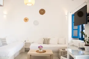 Villa Solasta #1 with jacuzzi in Santorini - Image 5