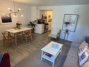 Comfy Seattle Maple Leaf Apartment + Parking - Image 2