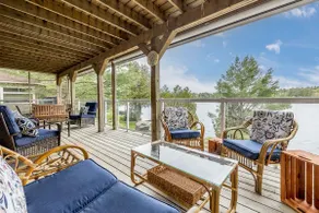 Muskoka Lakeshore Cottage Bliss - Image 2