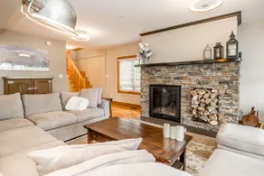 Muskoka Lakeshore Cottage Bliss - Image 3