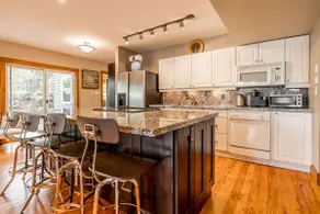 Muskoka Lakeshore Cottage Bliss - Image 5