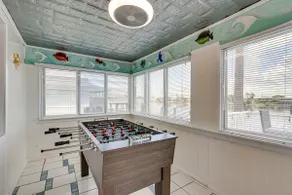 4 Mi to Galveston Beach: Bayside Getaway w/ Deck - Image 3