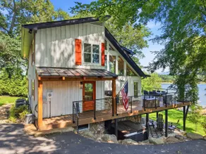 20% OFF Lone Oak Lakehouse- Luxury, Lakefront, Firepit, Hot Tub, Kayaks - Image 4