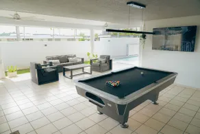 Casa Va-Le: Luxury Retreat with Private Pool - Image 3