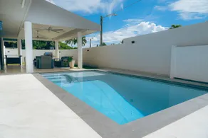 Casa Va-Le: Luxury Retreat with Private Pool - Image 2