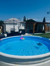 East of 1 Surf House HOT TUB 5 minutes to BEACH - Image 2