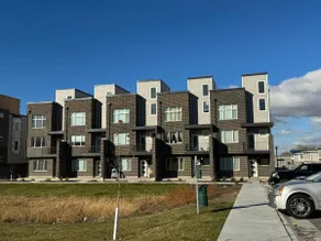 Modern Townhouse w/ All Kings and Private Rooftop - Image 2