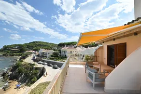 Sunny Penthouse with Breathtaking Sea View - Image 3