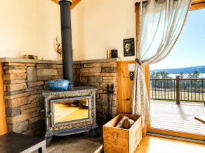 3BR Lake View Cabin~Fire Pit~Deck~Casino Nearby - Image 3
