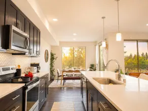 Seattle Luxury • FIFA World Cup • Scenic Views - Image 3