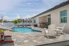 2 King Beds - Outdoor Kitchen - Waterfall Pool - New & Modern - Open Floor Plan - Image 2