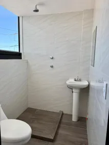 Comfort Room with WiFi & Parking - Image 5
