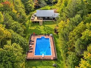 White Holiday Cozy Chalet W Hot Tub bubble room and pool - Image 5