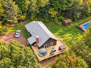 White Holiday Cozy Chalet W Hot Tub bubble room and pool - Image 4