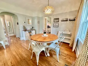 Happy Bungalow. Historic, Cozy, Walk to Town! - Image 3