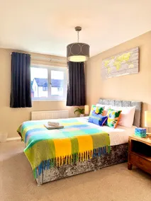 2 bedroom house near centre and private parking - Image 4