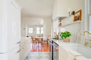 Bright Bungalow - Kid and Pet friendly with a Yard - Image 4