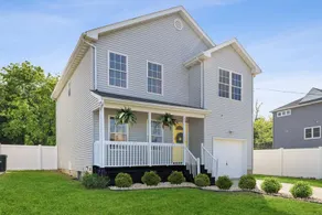 Stylish Home w King Beds, Walk to Beach & Downtown - Image 4