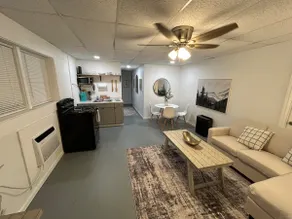 Updated Executive Suite-Cool and Quiet - Image 2