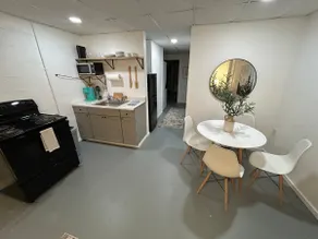 Updated Executive Suite-Cool and Quiet - Image 3