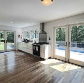 Serene w/ large pool ~1 block to waterfront dining - Image 3