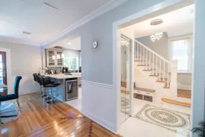 15 Mins to UBS Arena/Hot Tub/Game Room/King Bed - Image 2