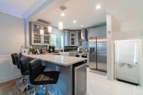 15 Mins to UBS Arena/Hot Tub/Game Room/King Bed - Image 4