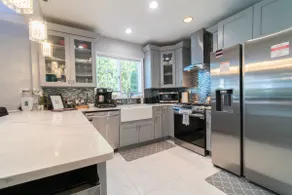 15 Mins to UBS Arena/Hot Tub/Game Room/King Bed - Image 3