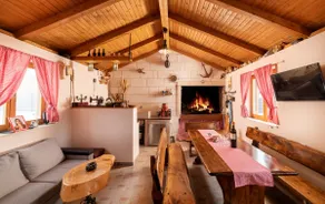 Villa Noir, a luxurious paradise with a pool, just 15 minutes from Split - Image 4
