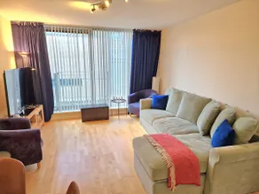 67B Smithfield Beautiful Apartment free parking - Image 2