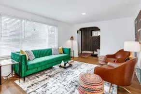 Central 4BR Gem • Sleeps 12 • Driveway Parking - Image 4