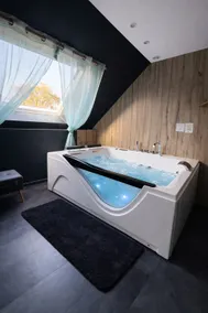 Ker Love Rennes & Nature - HOT TUB and Jacuzzi - Image 3
