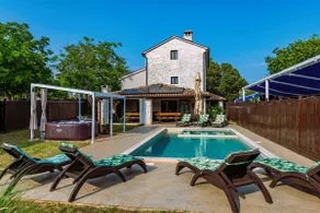 Luxury Villa, Wonderful Pool with a Whirlpool. - Image 2