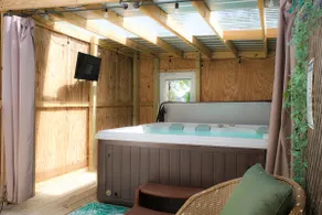 Romantic Getaway w/private Jacuzzi• Fire Pit• - Image 2