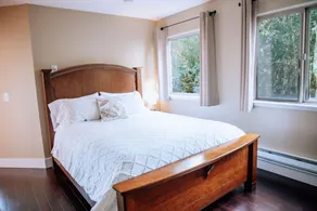 Water Views • Walk to Eastsound • Cozy Retreat - Image 3
