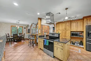 Sleeps 30-(2) houses 11 BR 6.5 BA Pickleball WIFI! - Image 3