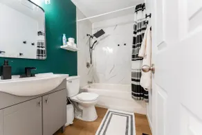 Upscale 2BR Home Near DT: Fast wifi + Free parking - Image 4