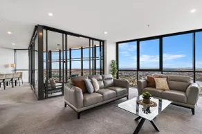 Huge 4 Bedroom Sub Penthouse | Rare Ocean Views - Image 2