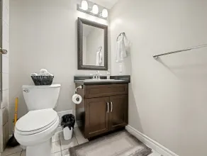 Full Apartment w/ 2 Bedrooms (301) - Image 4