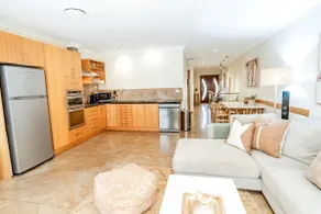 MONTEREY - relaxed living for couples in Bright - Image 2