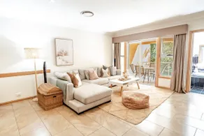 MONTEREY - relaxed living for couples in Bright - Image 3