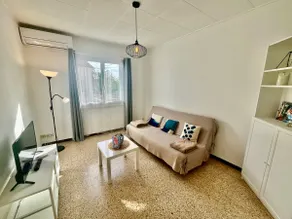Bright apartment for a pleasant stay in Hyères - Image 3