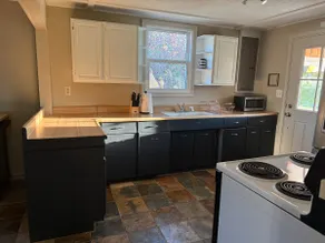 Cozy Farm Cottage - Image 2