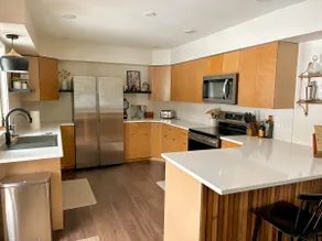 Delong House - Quiet home, close to airport - Image 3