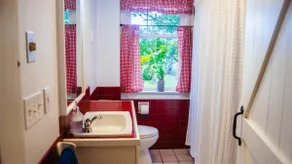 Peaceful Farmhouse - Hot Tub, BBQ 10 min fr Truro - Image 5