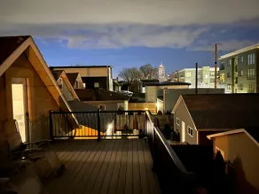 Fountain Square Loft w. private second story deck - Image 4