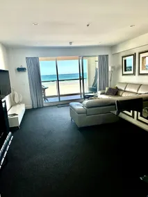 Absolute Beachfront at the Pier Glenelg - Image 2