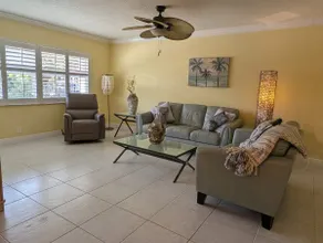 Cozy Villa Steps From Beach - Image 4